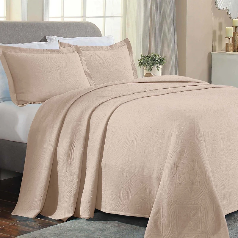 SUPERIOR® Celtic Circle Textured Woven Jacquard Bedspread with Shams