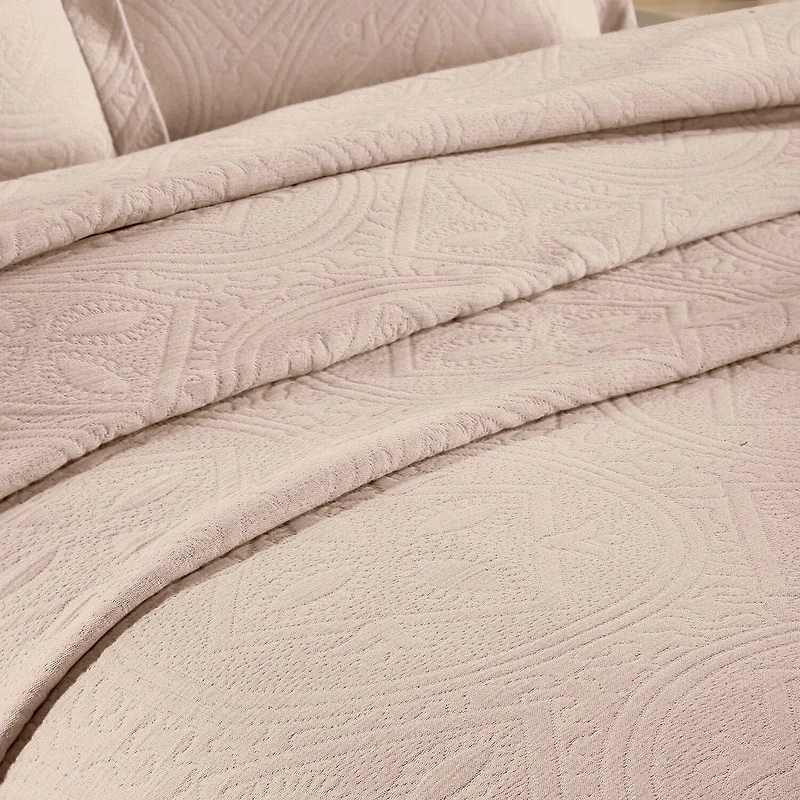 SUPERIOR® Celtic Circle Textured Woven Jacquard Bedspread with Shams