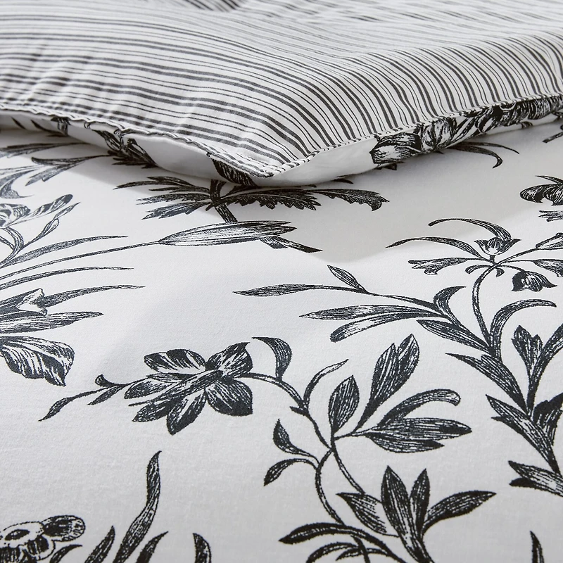Laura Ashley Amberley Floral Midweight Comforter