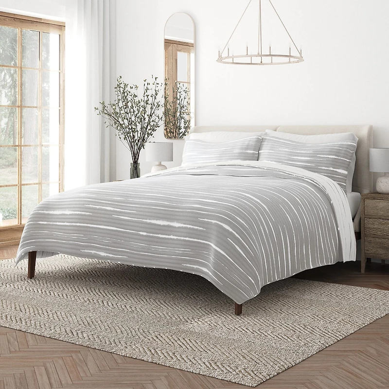 Casual Comfort Lines REVERSIBLE Quilt Set