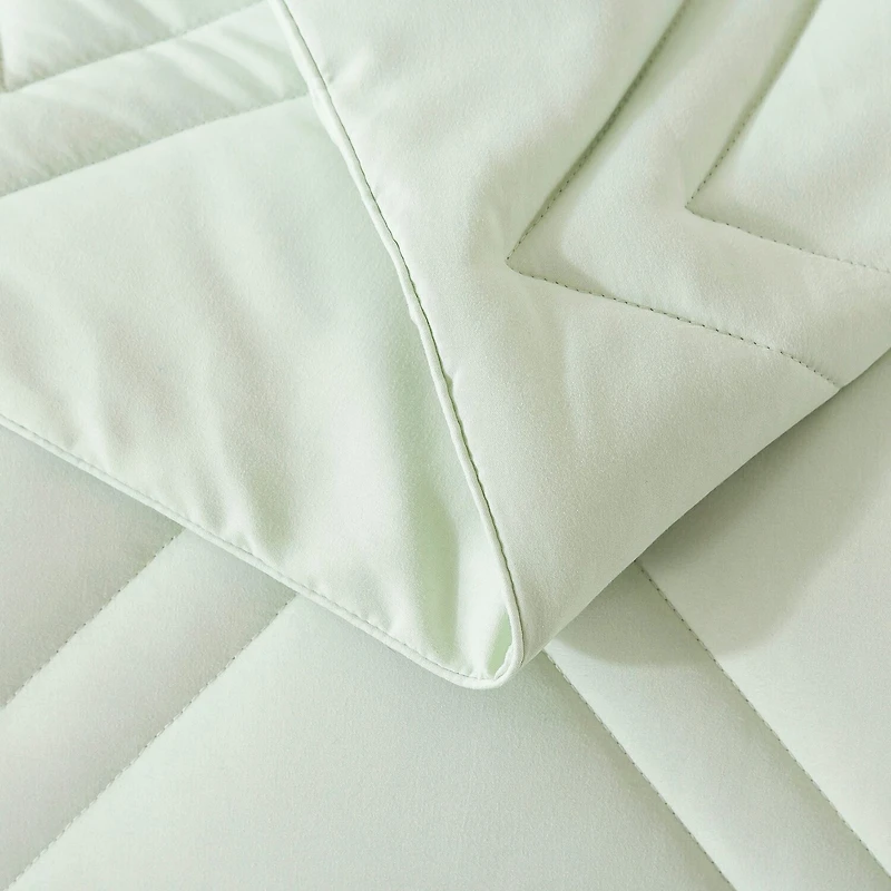 St. James Home Double Diamond Midweight Hypoallergenic Comforter