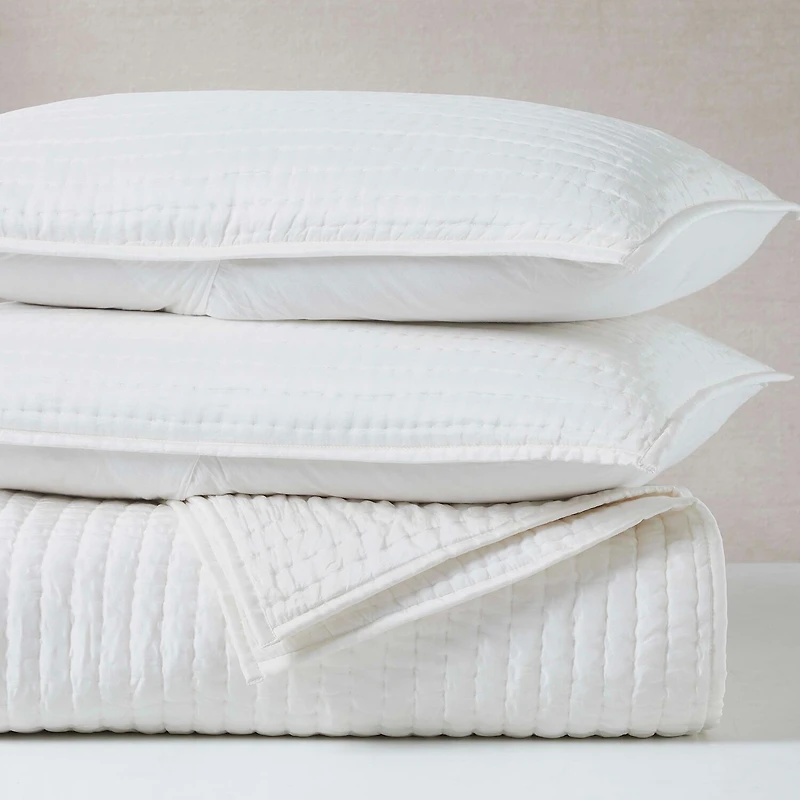 SUPERIOR® Bella Silk Handmade Luxury Quilt