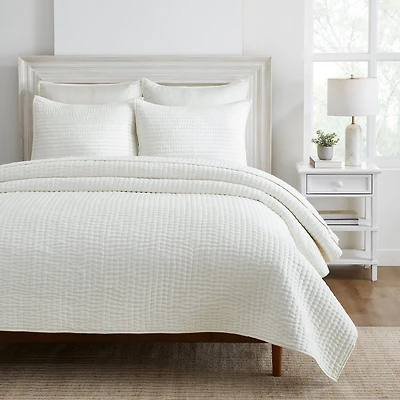 SUPERIOR® Bella Silk Handmade Luxury Quilt