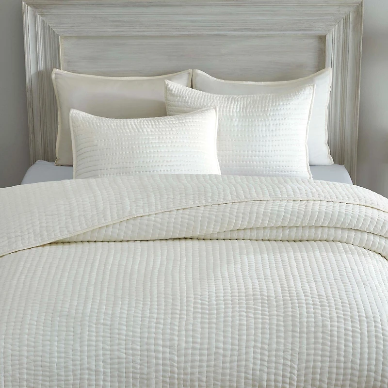 SUPERIOR® Bella Silk Handmade Luxury Quilt