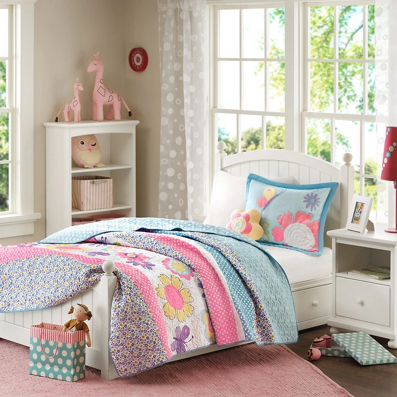 Intelligent Design Kids Blooming Butterflies Antimicrobial Reversible Quilt Set with decorative pillow