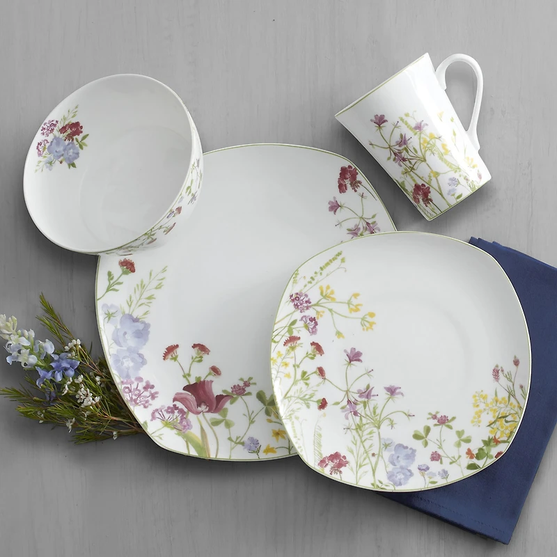 Mikasa Wild Flower 16-pc. Bone China Dinnerware Set