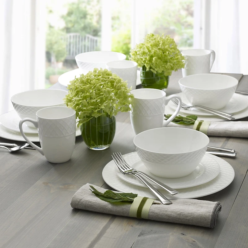 Mikasa Trellis 16-pc. Bone China Dinnerware Set
