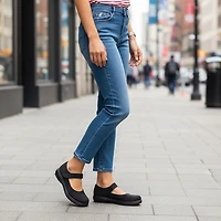 Easy Street Slater Womens Round Closed Toe Slip-On Shoe