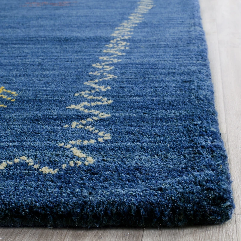 Safavieh Himalaya Collection Leo Solid Runner Rug
