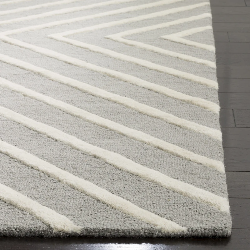 Safavieh Kids Collection Seachlann Geometric Runner Rug