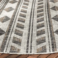 Safavieh Courtyard Collection Luana Geometric Indoor/Outdoor Round Area Rug