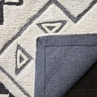 Safavieh Casablanca Collection Ulysses Geometric Area Rug