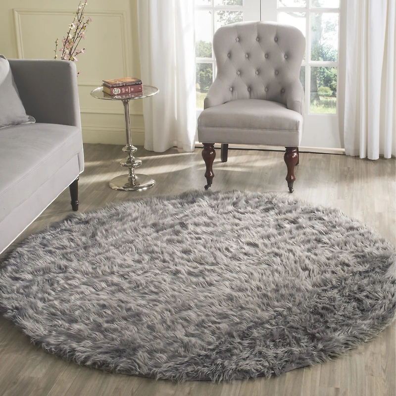 Safavieh Clarisse Solid Round Rugs