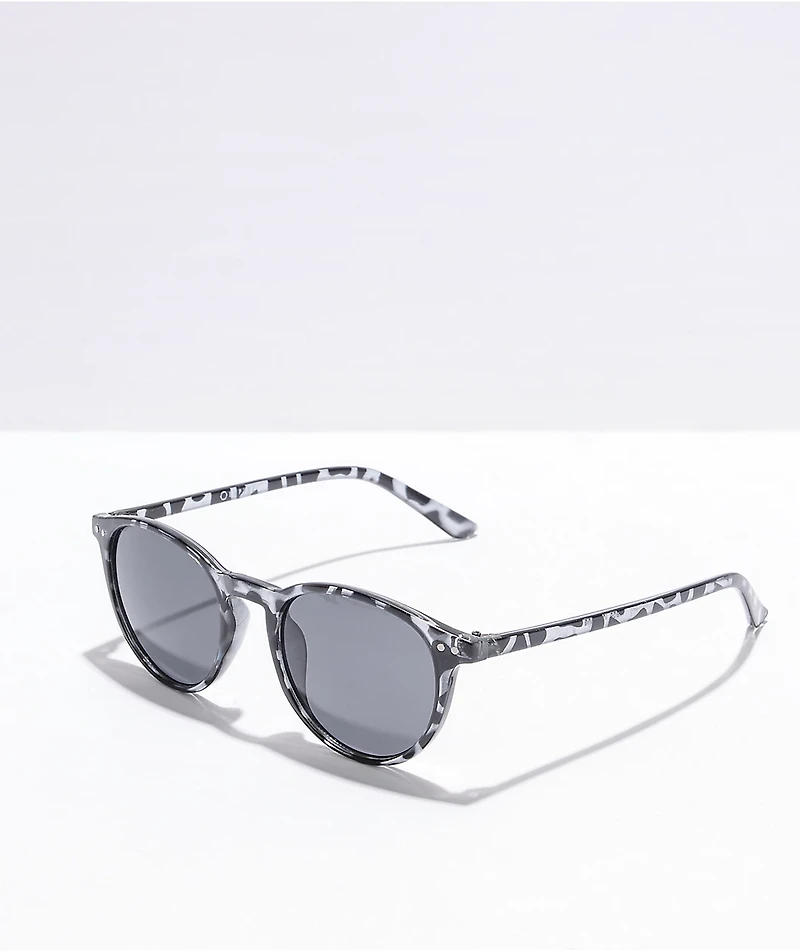 Empyré Modérn Tort Round Sunglassés