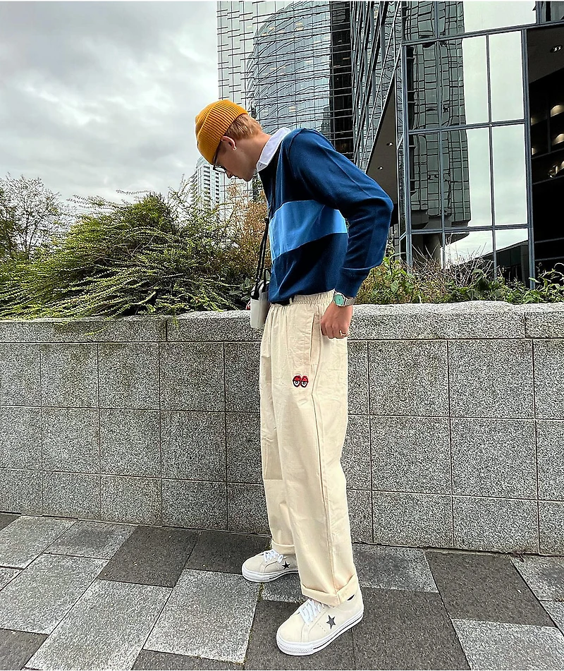 Krooked Eyes White Elastic Waist Pants