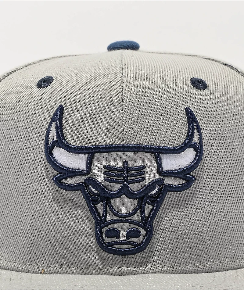 Mitchell & Ness x NBA Chicago Bulls District Grey & Navy Blue Snapback Hat