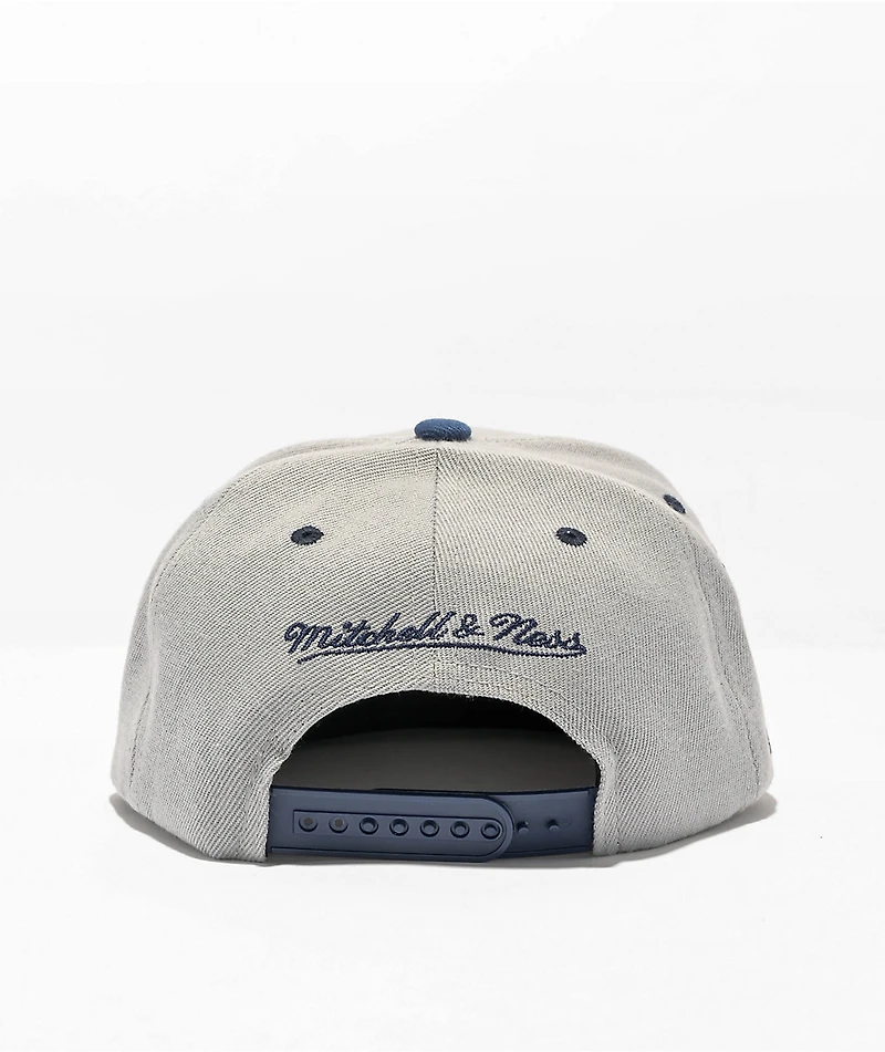 Mitchell & Ness x NBA Chicago Bulls District Grey & Navy Blue Snapback Hat