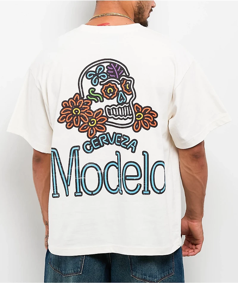 Modelo Neon Off White T-Shirt