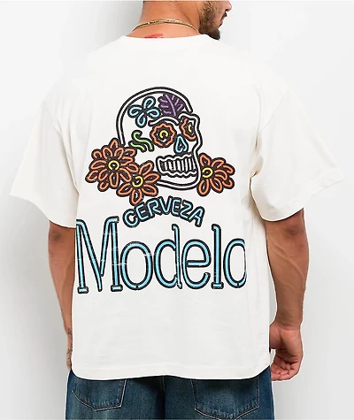 Modelo Neon Off White T-Shirt