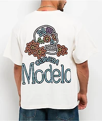 Modelo Neon Off White T-Shirt