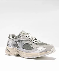 New Balance Lifestyle 725 V1 Rain Cloud, Grey & Sea Salt Shoes