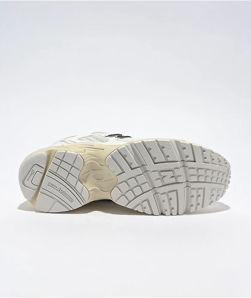 New Balance Lifestyle 725 V1 Sea Salt, Phantom & Bone Shoes