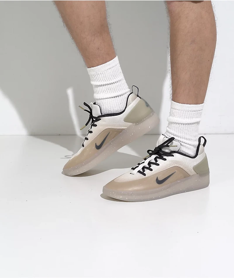 Nike SB Zoom Nyjah 4 Desert Khaki & Dark Smoke Grey Skate Shoes