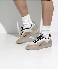 Nike SB Zoom Nyjah 4 Desert Khaki & Dark Smoke Grey Skate Shoes