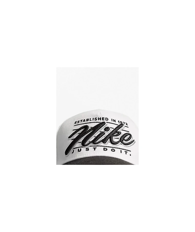 Nike Two-Tone Black & White Snapback Hat