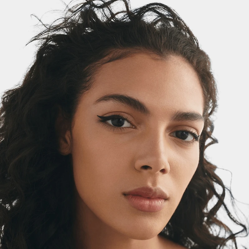 Studio Fix Fluid SPF 15 24HR Matte Foundation + Oil Control