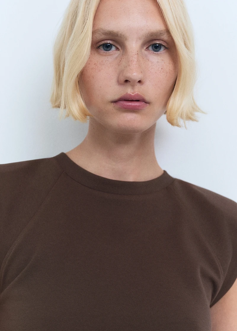 Shoulder pad t-shirt