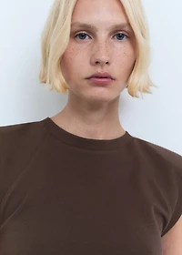 Shoulder pad t-shirt