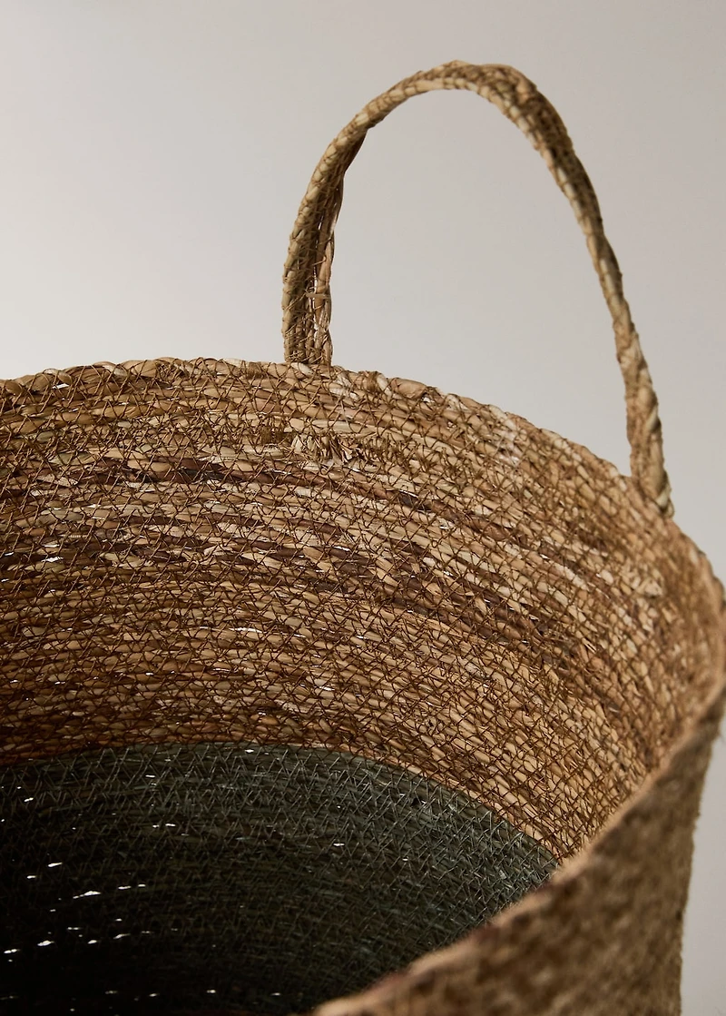Two-tone seagrass basket