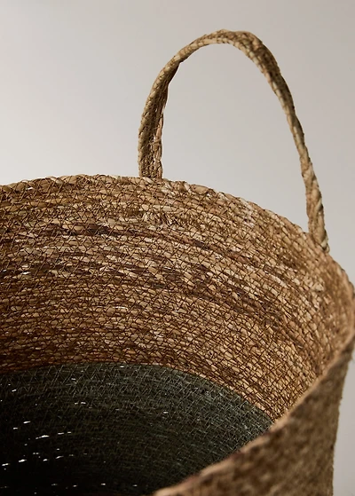 Two-tone seagrass basket