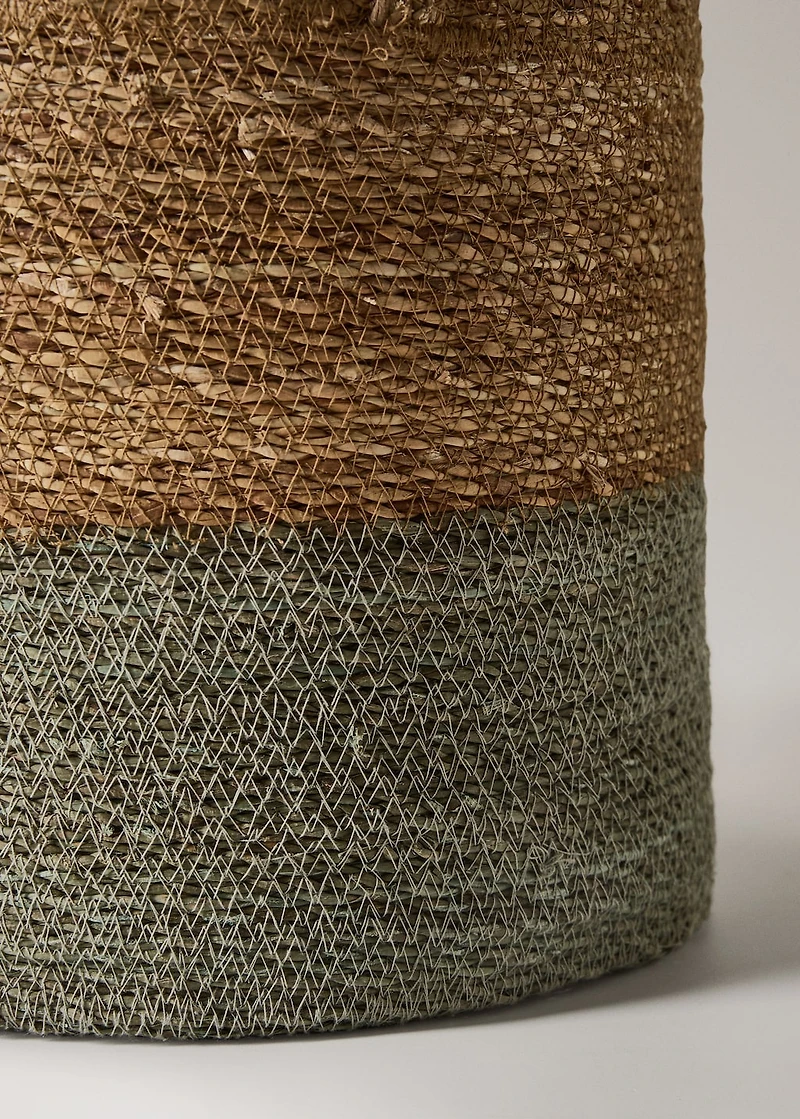 Two-tone seagrass basket