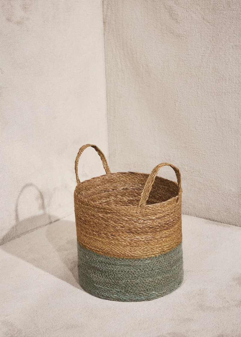 Two-tone seagrass basket