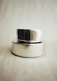 Medium round metal box