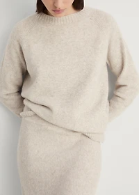 Round-neck knitted sweater