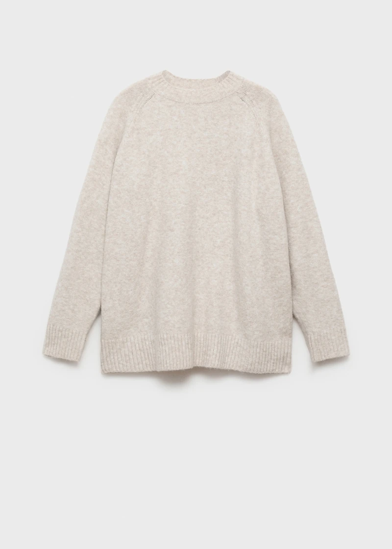 Round-neck knitted sweater