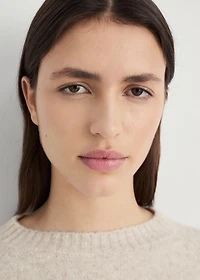 Round-neck knitted sweater