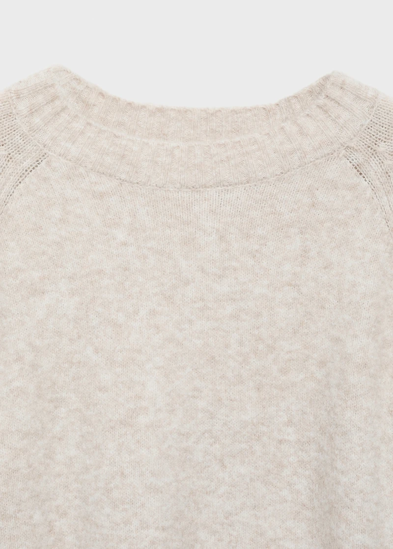 Round-neck knitted sweater