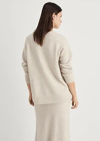 Round-neck knitted sweater