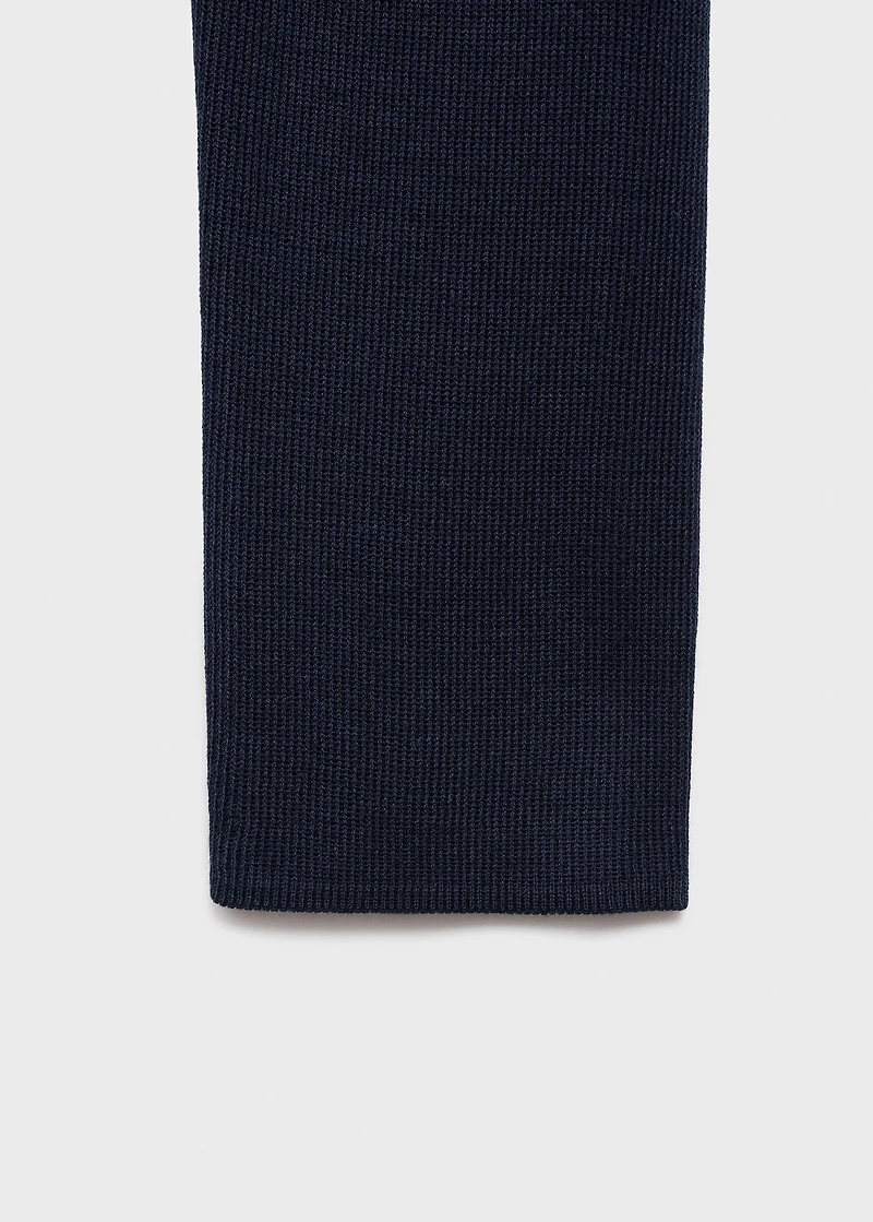 Long-sleeved fine-knit sweater