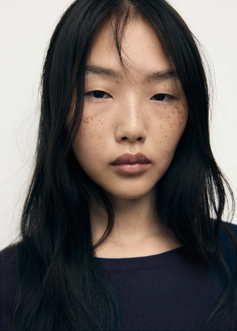 Long-sleeved fine-knit sweater