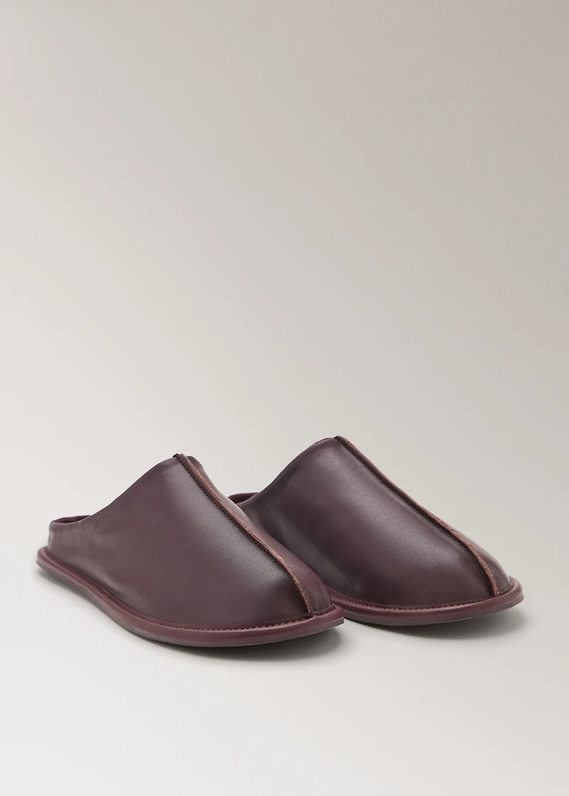 Leather clogs with stitching detail