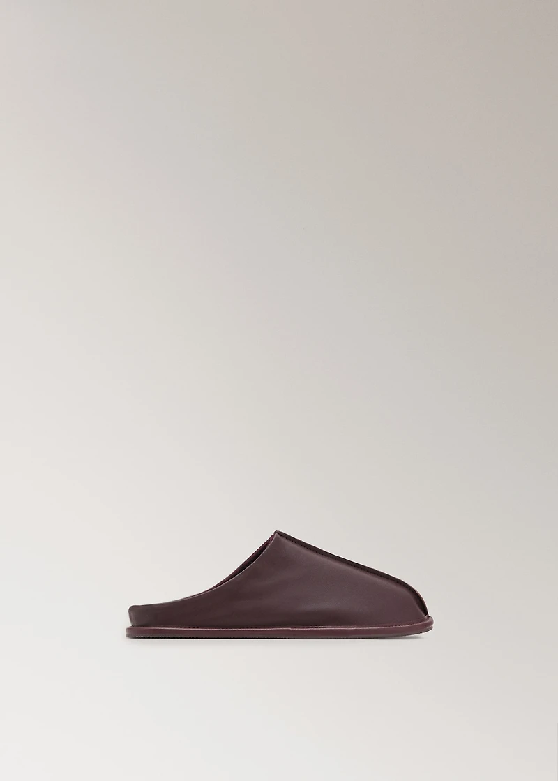 Leather clogs with stitching detail