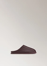 Leather clogs with stitching detail