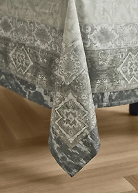 Damask-print cotton tablecloth for 6 to 8 diners