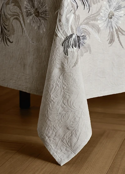 Cotton jacquard floral-print tablecloth for 6 to 8 diners