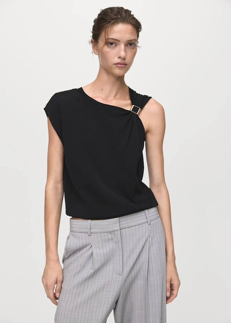 Short-sleeved sweater with metallic detail